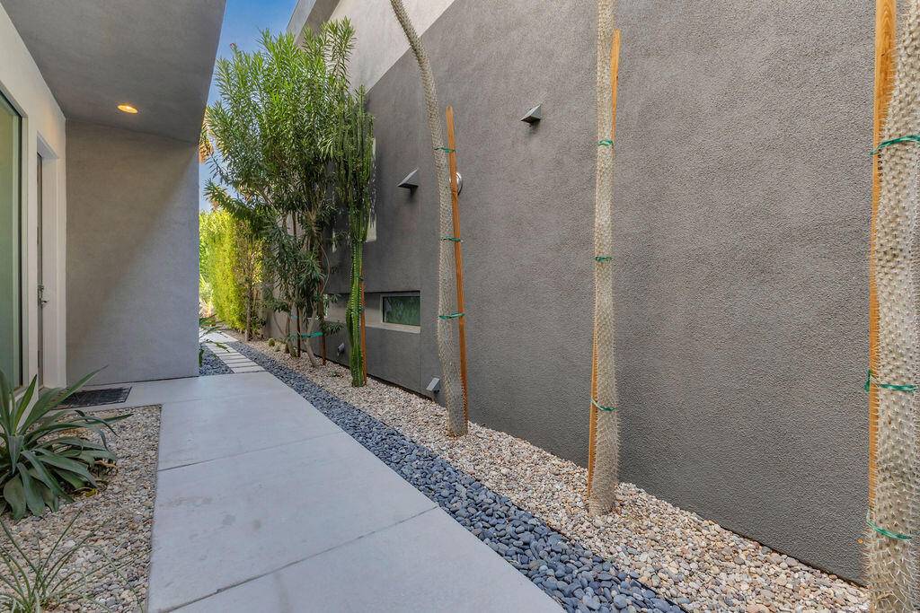 Palm Springs, CA 92264,350 Goleta WAY