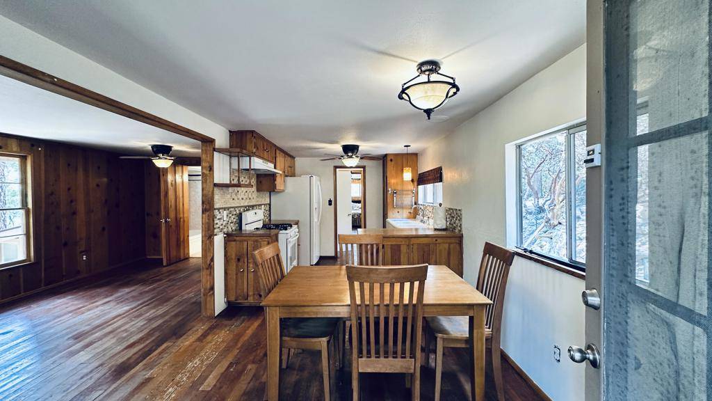 Idyllwild, CA 92549,52955 Fern Land DR