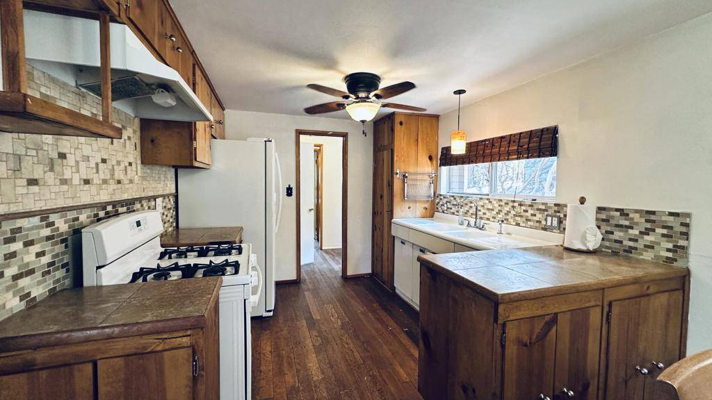 Idyllwild, CA 92549,52955 Fern Land DR