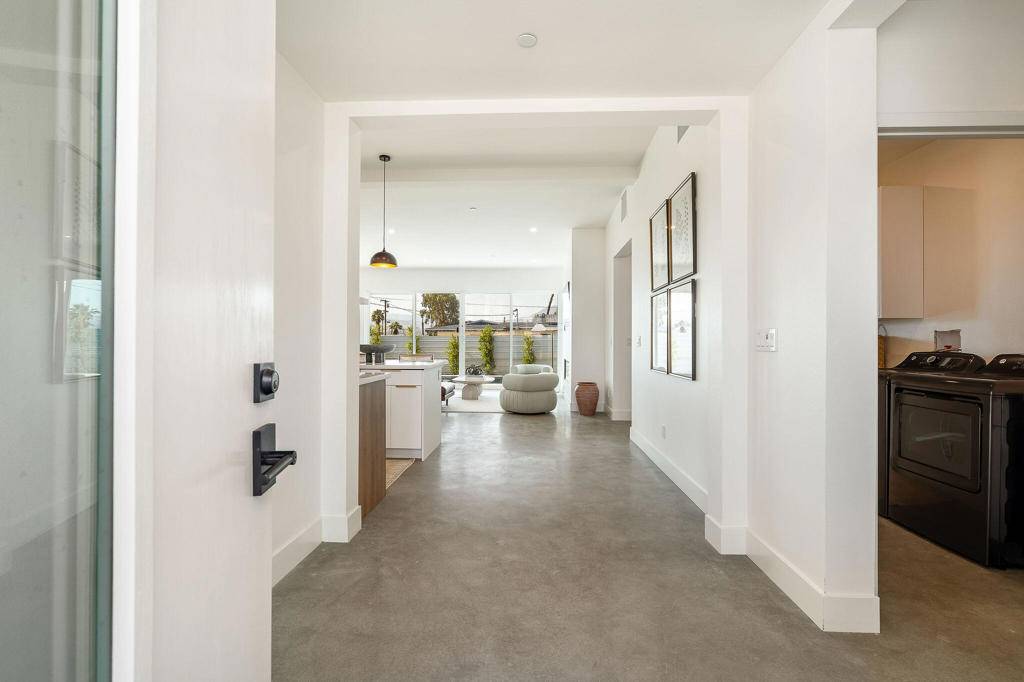 Palm Springs, CA 92262,361 W Sunview AVE