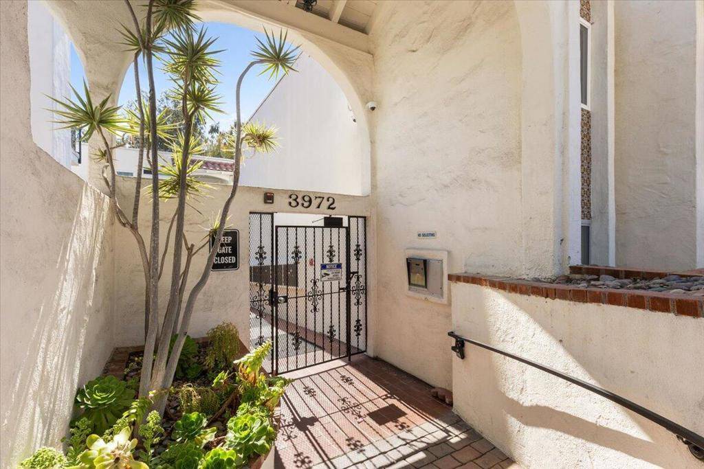San Diego, CA 92103,3972 Jackdaw ST