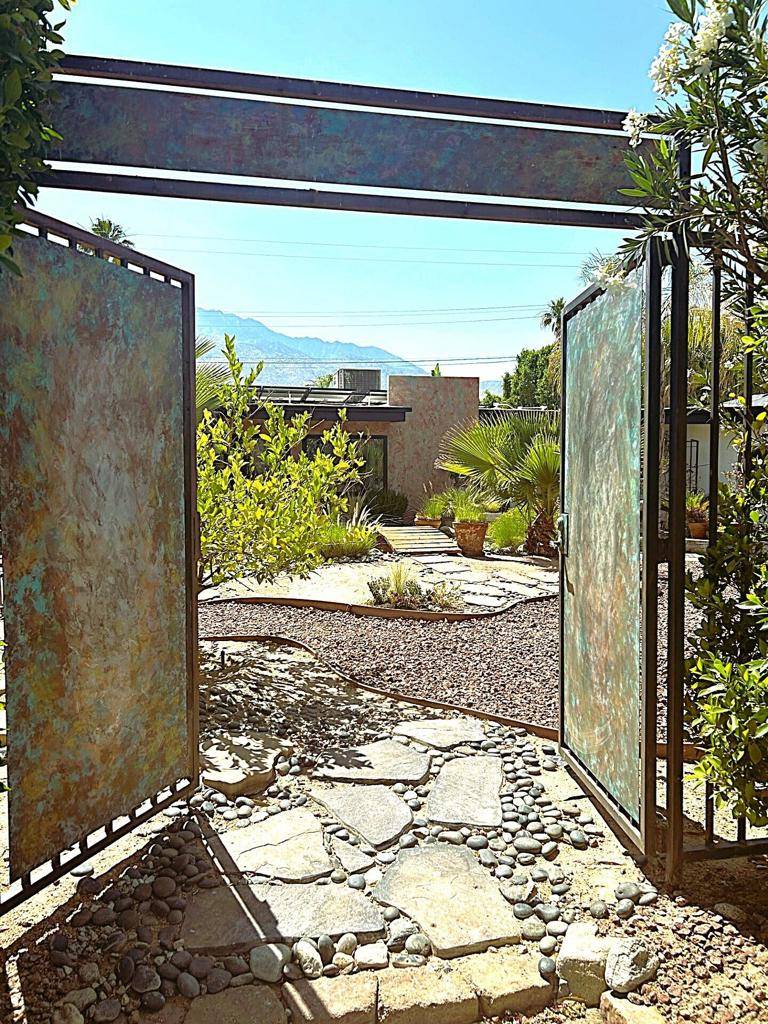 Palm Springs, CA 92264,901 S Calle Tomas