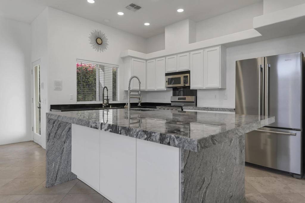 La Quinta, CA 92253,51220 Avenida Carranza