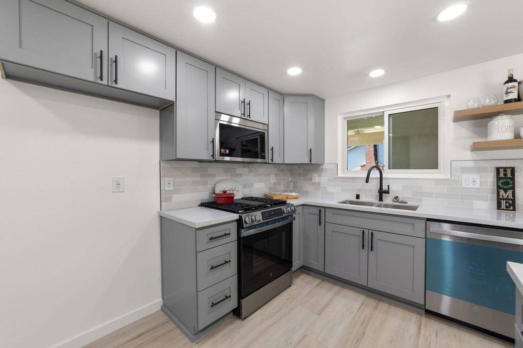 Placentia, CA 92870,1712 Steinbeck ST