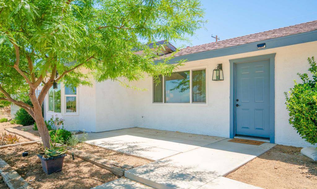 Joshua Tree, CA 92252,60219 Latham TRL