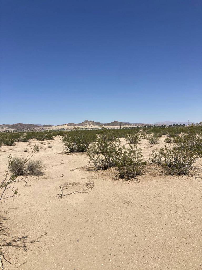29 Palms, CA 92277,72720 Sunny Sands DR