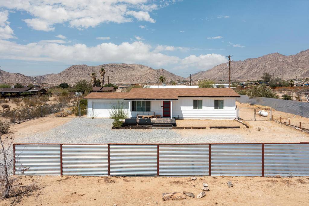 Joshua Tree, CA 92252,4790 Avenida La Candela