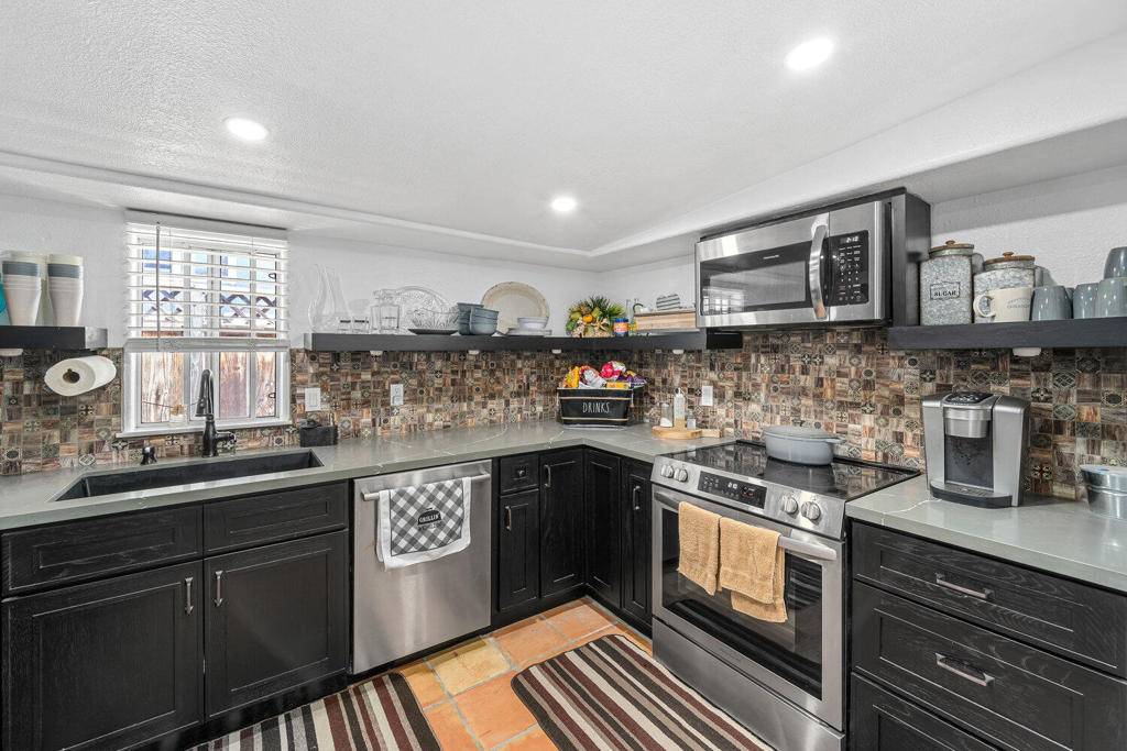 Morro Bay, CA 93442,381 Nevis ST