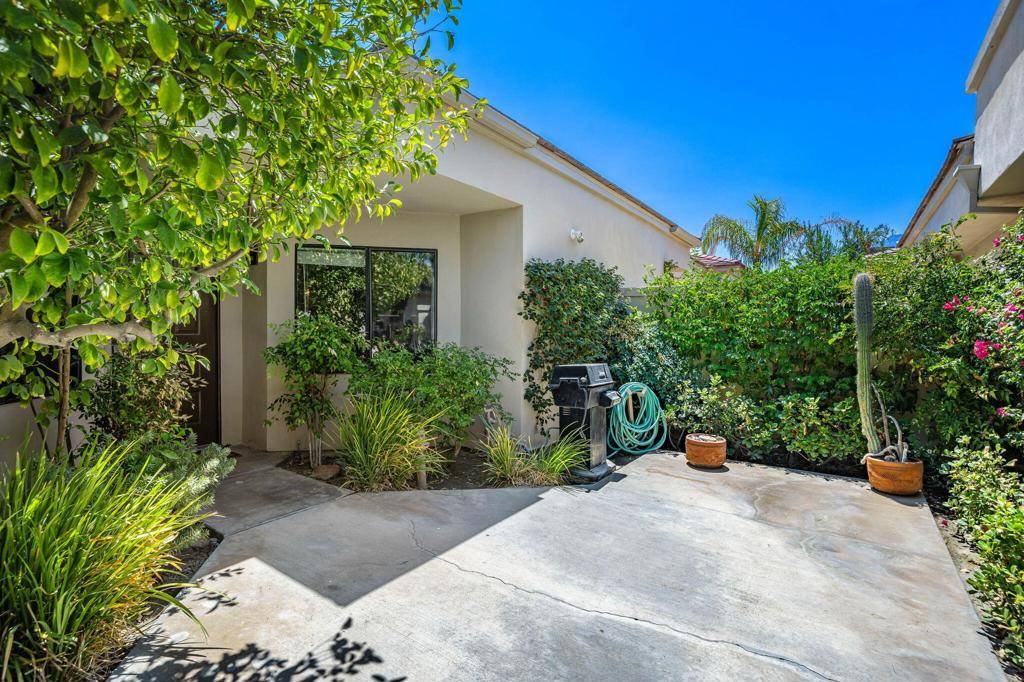 La Quinta, CA 92253,54374 Oak Tree