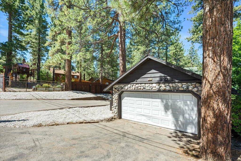 Big Bear, CA 92315,39965 Hillcrest DR