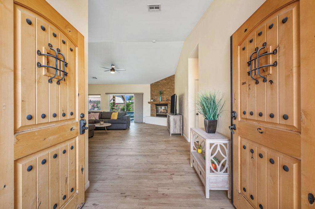 La Quinta, CA 92253,78584 San Marino CT