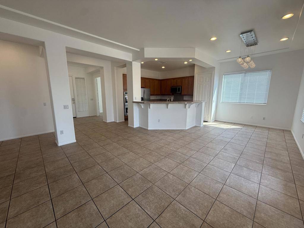 Palm Desert, CA 92211,103 Romanza LN