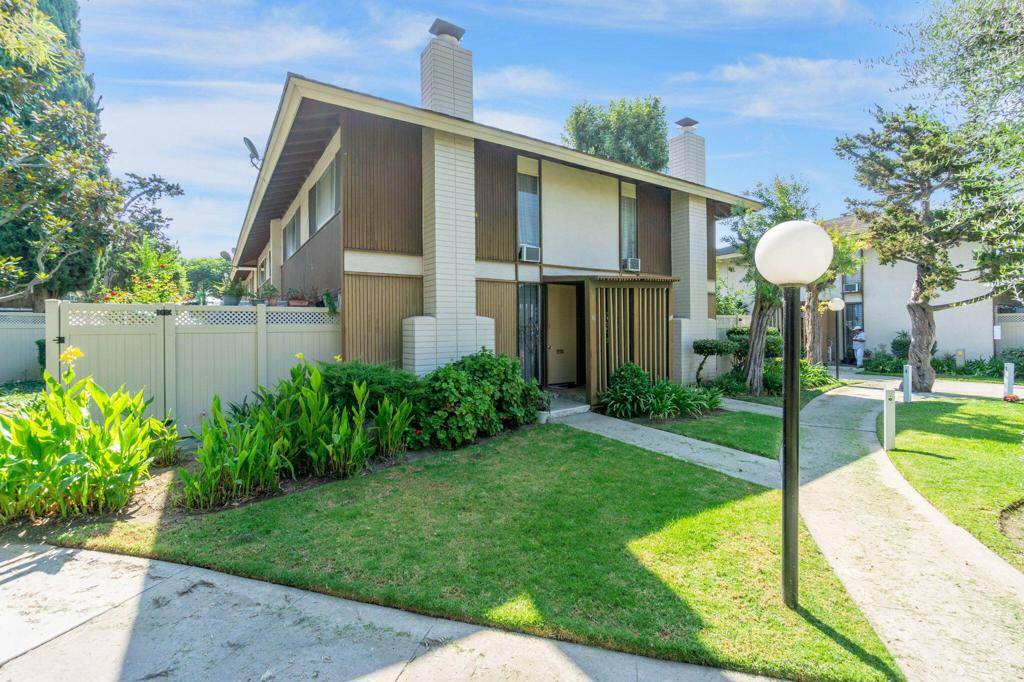 Tustin, CA 92780,15500 Tustin Village WAY ##15