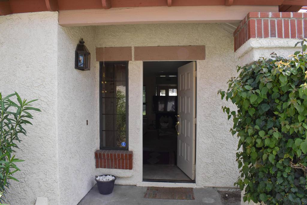 Palm Desert, CA 92211,113 Vitoria LN