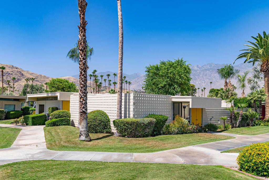 Palm Springs, CA 92264,322 Desert Lakes DR