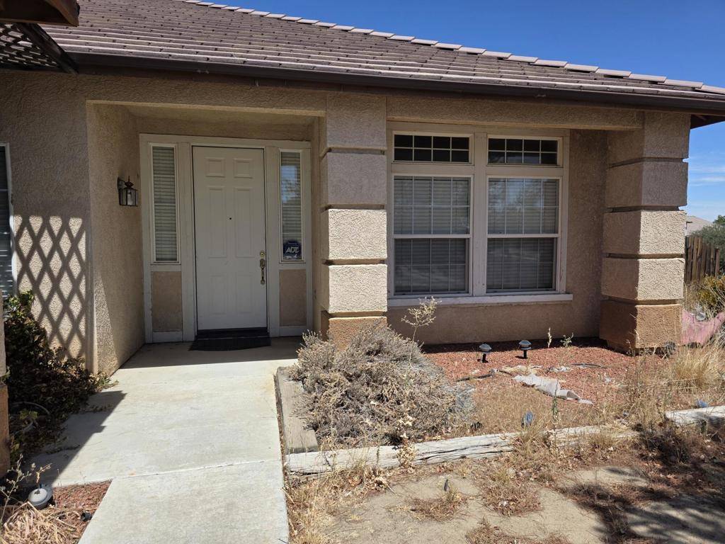 Victorville, CA 92392,13290 Via Robles CIR