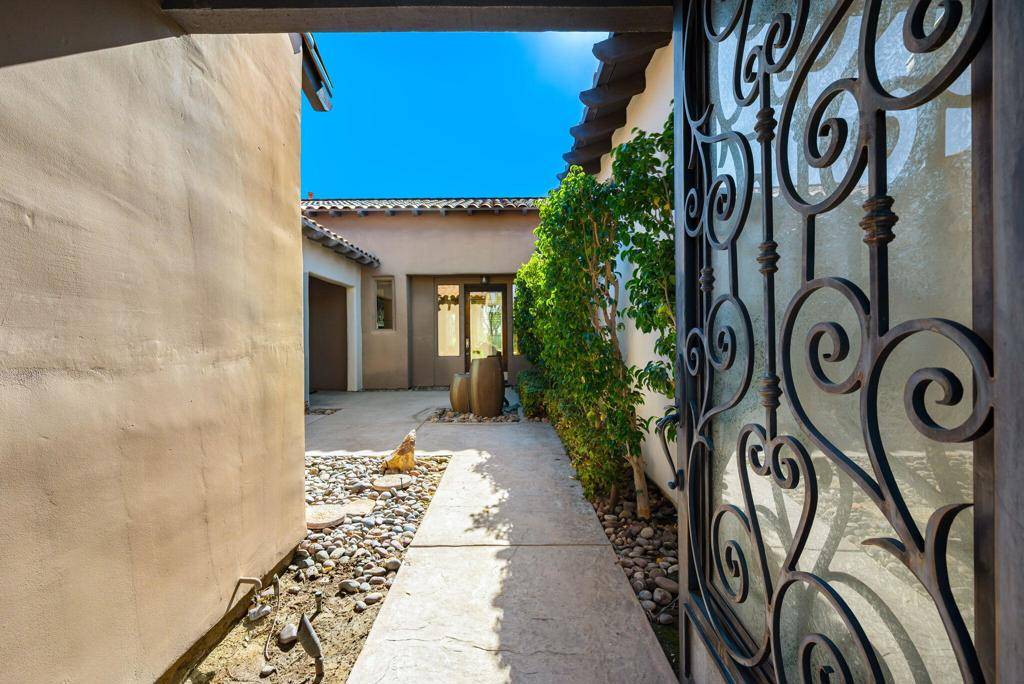 Rancho Mirage, CA 92270,326 Loch Lomond RD