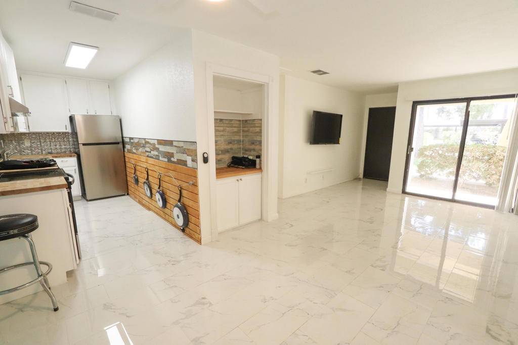Palm Springs, CA 92264,751 N Los Felices CIR W #M109