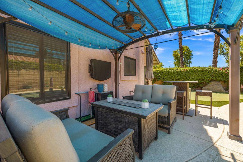 La Quinta, CA 92253,49275 Via Bolero