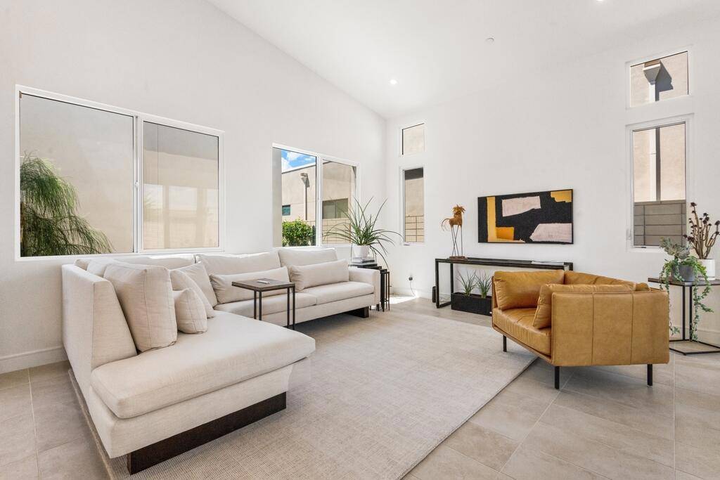 Palm Springs, CA 92262,423 Fountain DR