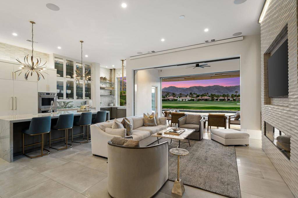 La Quinta, CA 92253,51317 Via Sorrento