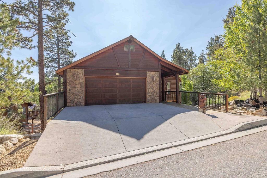 Big Bear, CA 92315,385 Sunrise WAY
