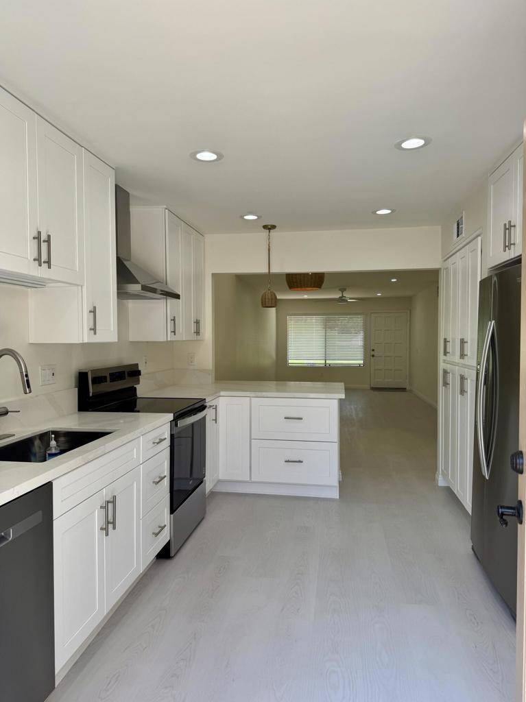 Palm Desert, CA 92260,47965 Oasis CT