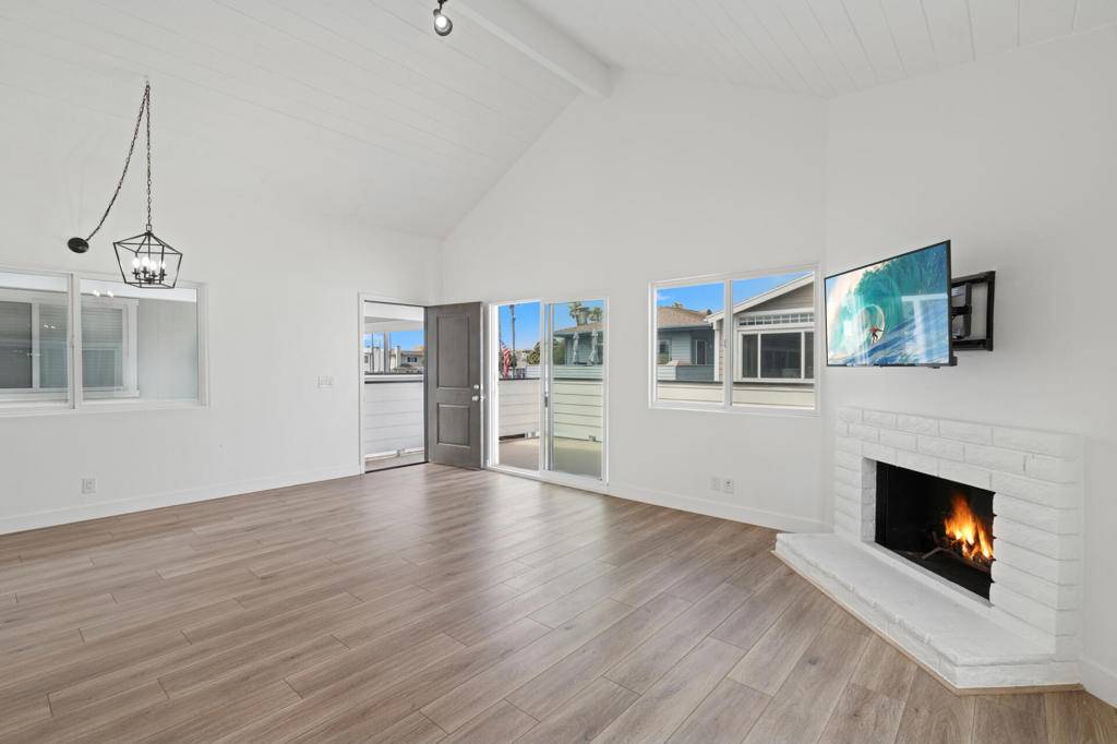 Newport Beach, CA 92663,204 David DR
