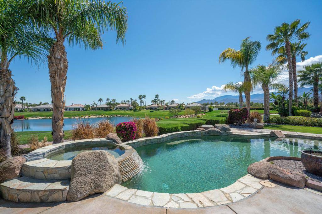 La Quinta, CA 92253,51686 Via Sorrento