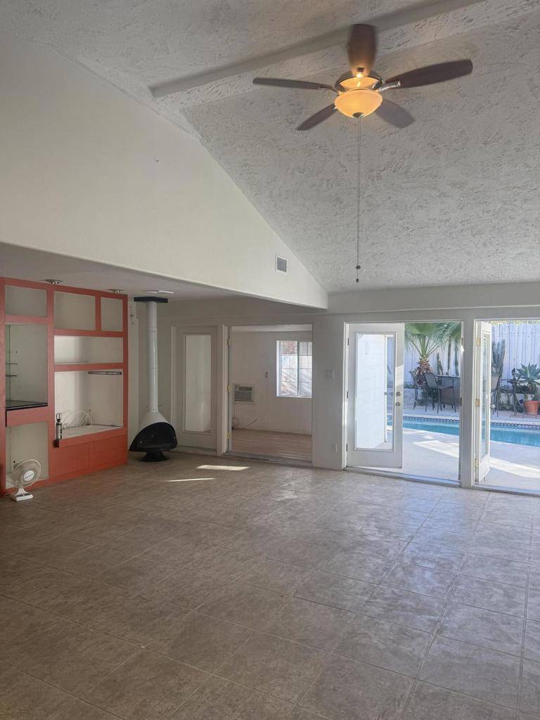 Palm Springs, CA 92264,111 Canyon Rock RD