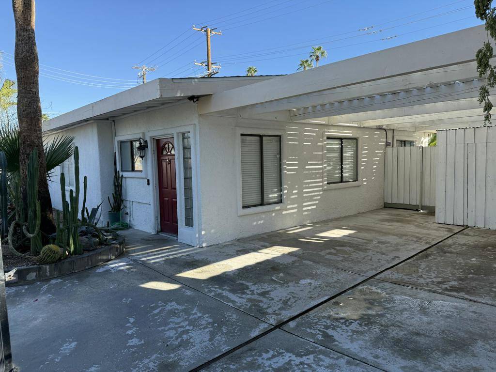 Palm Springs, CA 92264,111 Canyon Rock RD