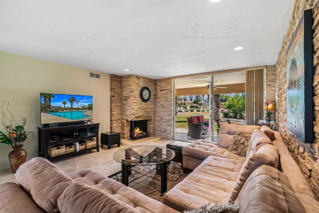 Palm Desert, CA 92260,72887 El Paseo #601