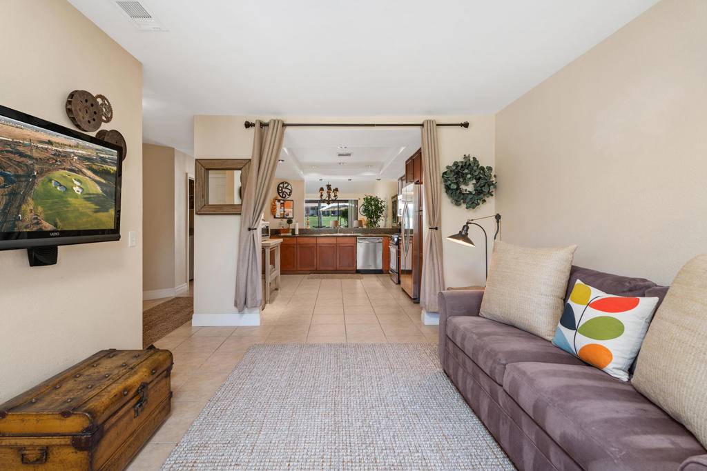 Palm Desert, CA 92211,76237 Impatiens CIR