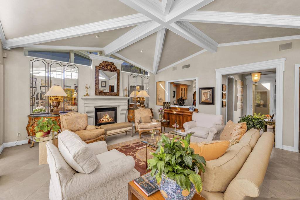 Palm Springs, CA 92264,489 E San Jose RD