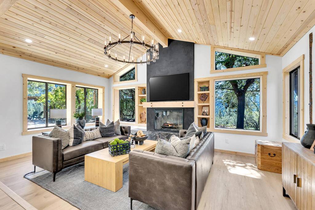 Idyllwild, CA 92549,54655 Falling Leaf RD