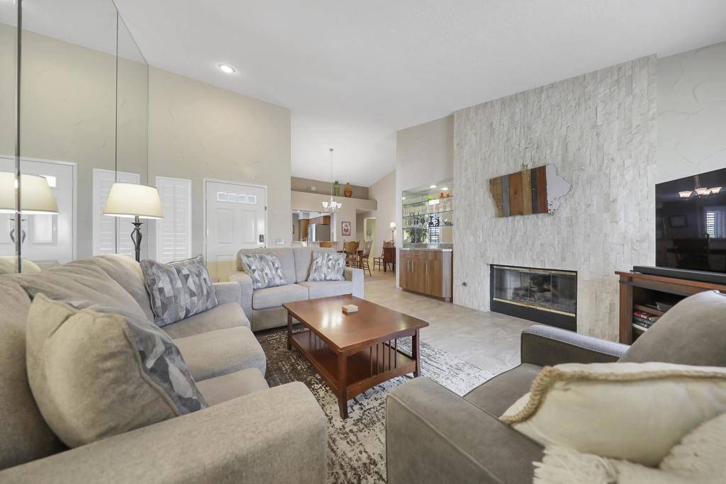 Palm Desert, CA 92211,450 Desert Falls DR N