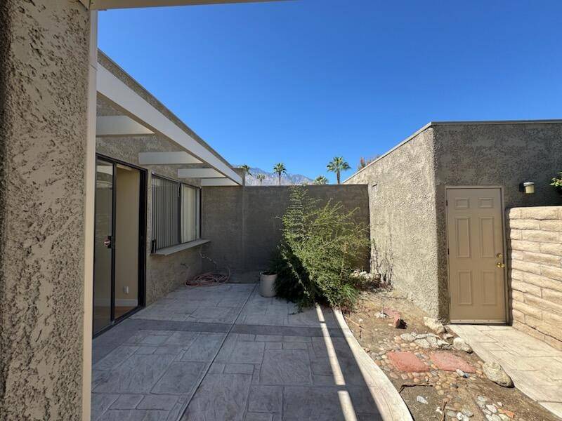 Palm Springs, CA 92262,837 N Calle De Pinos