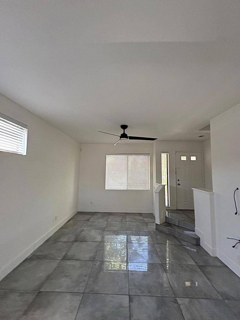Palm Springs, CA 92262,401 E Vista Chino #11