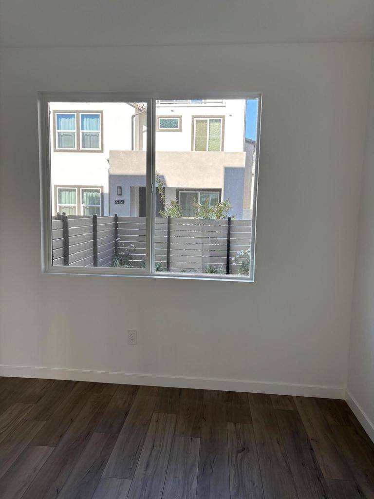 Valencia, CA 91381,Address not disclosed