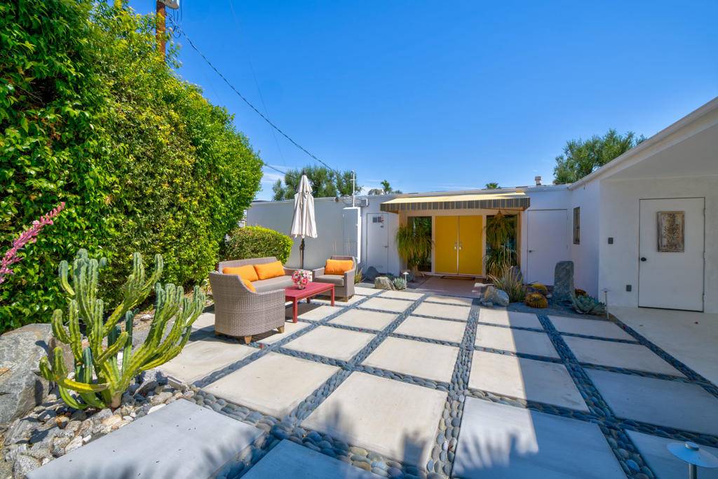 Palm Desert, CA 92260,74576 Fairway DR