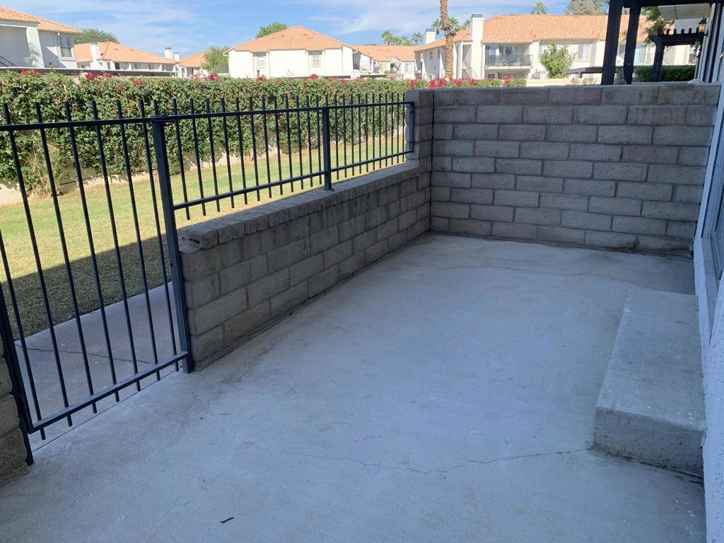 Palm Desert, CA 92211,40225 Harris LN #304