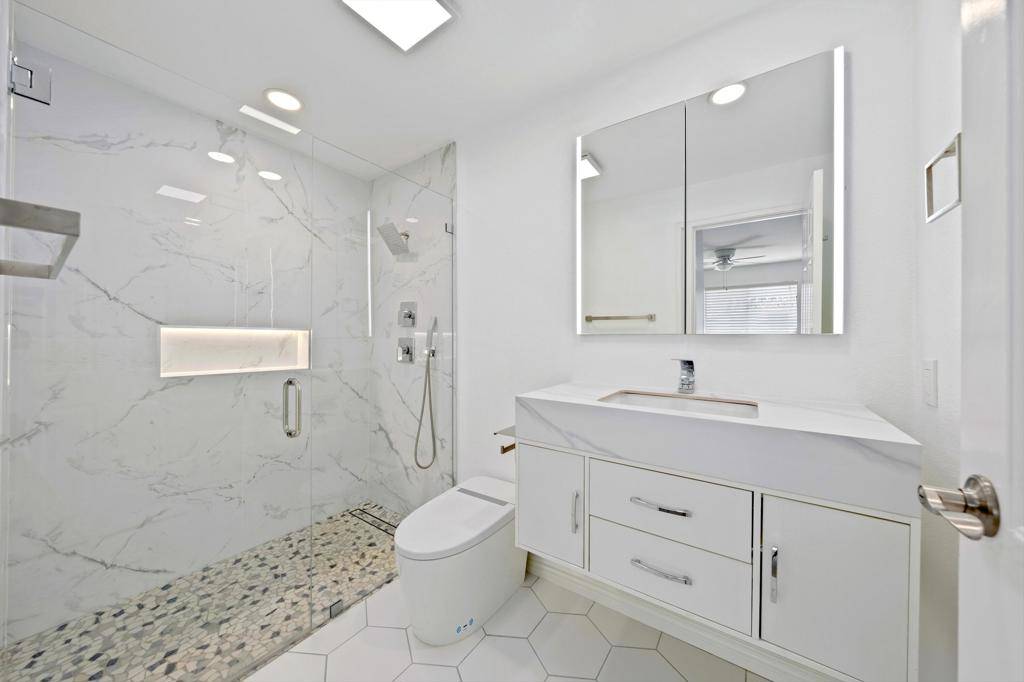 Palm Desert, CA 92211,43376 Cook St #220