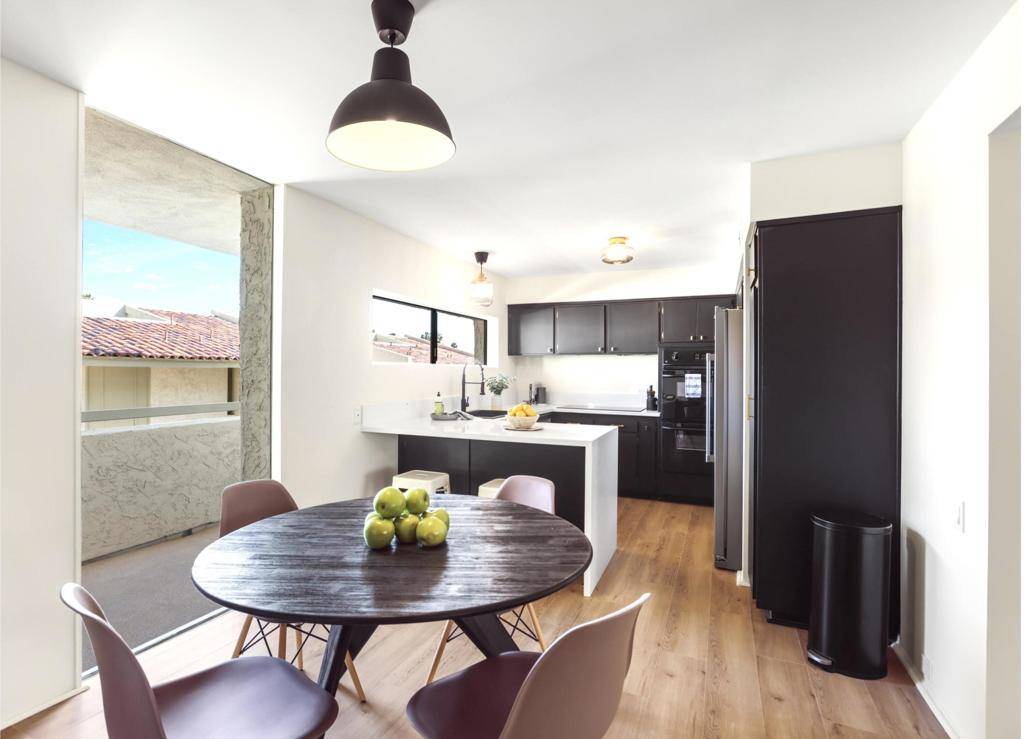 Palm Springs, CA 92264,251 E La Verne WAY #F