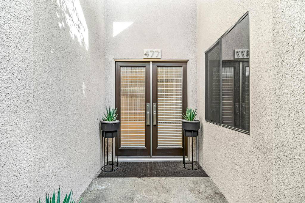 Palm Springs, CA 92262,477 Village SQ E