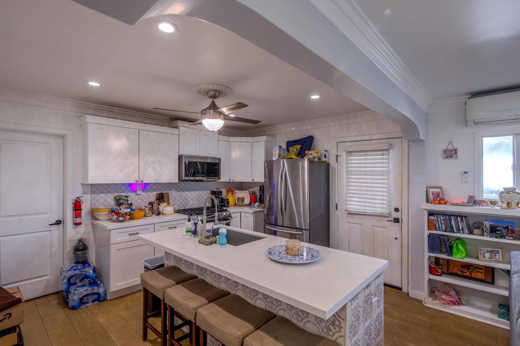 Los Angeles, CA 90047,5907 S Van Ness AVE