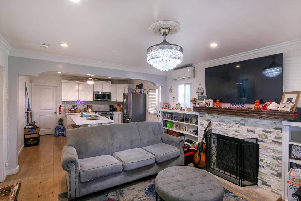 Los Angeles, CA 90047,5907 S Van Ness AVE