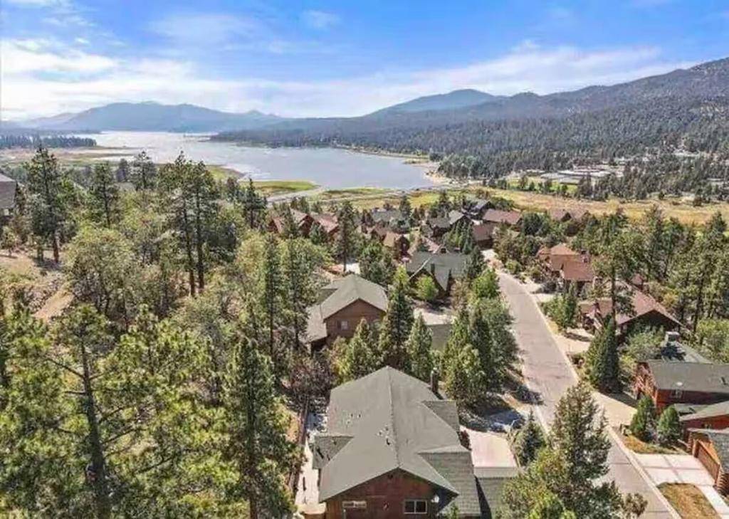Big Bear, CA 92315,42369 Eagle Ridge DR