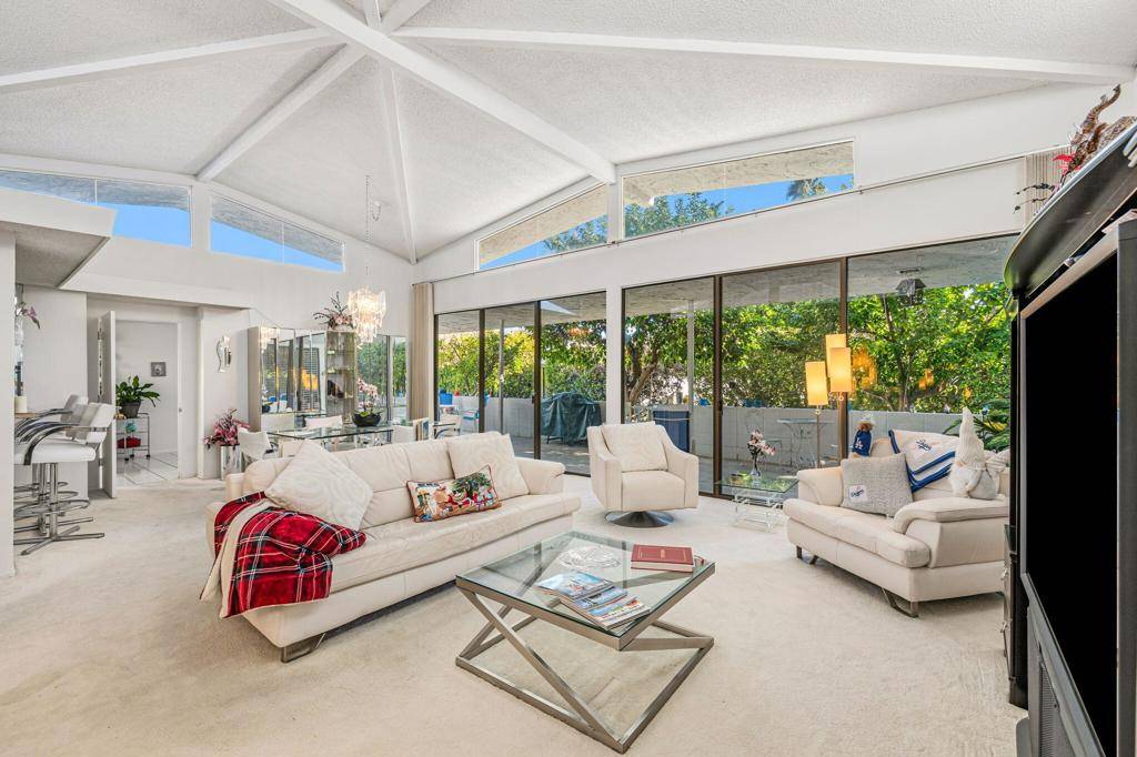 Palm Springs, CA 92264,2450 Camino Vida