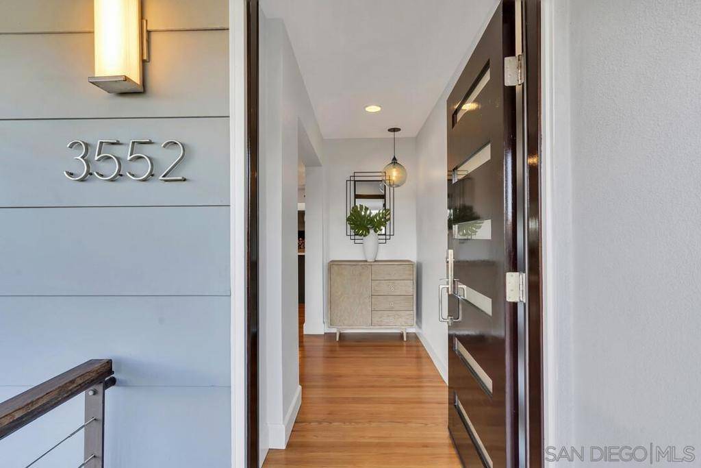 San Diego, CA 92106,3552 Lowell St
