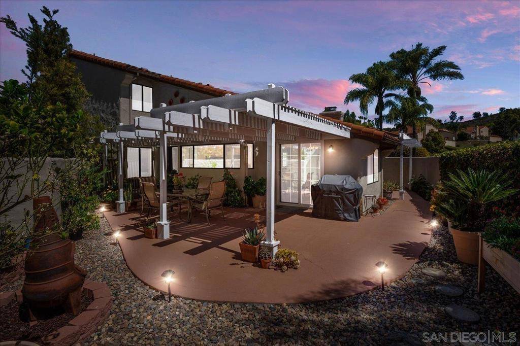 Escondido, CA 92025,643 Hibiscus Gln